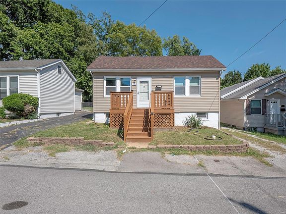 2nd image of 9932 Meadow Ave