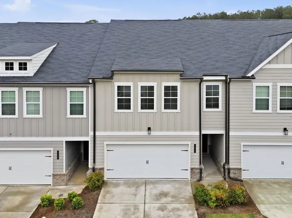 230 Point Place Dr, Loganville, GA 30052