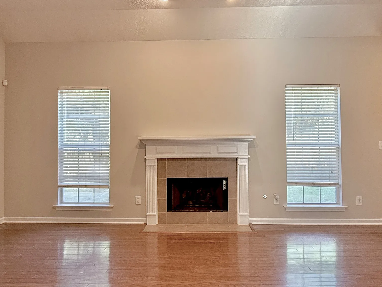 3 bed, 2.0 bath, 1823 sqft, $1,900 — Photo 4