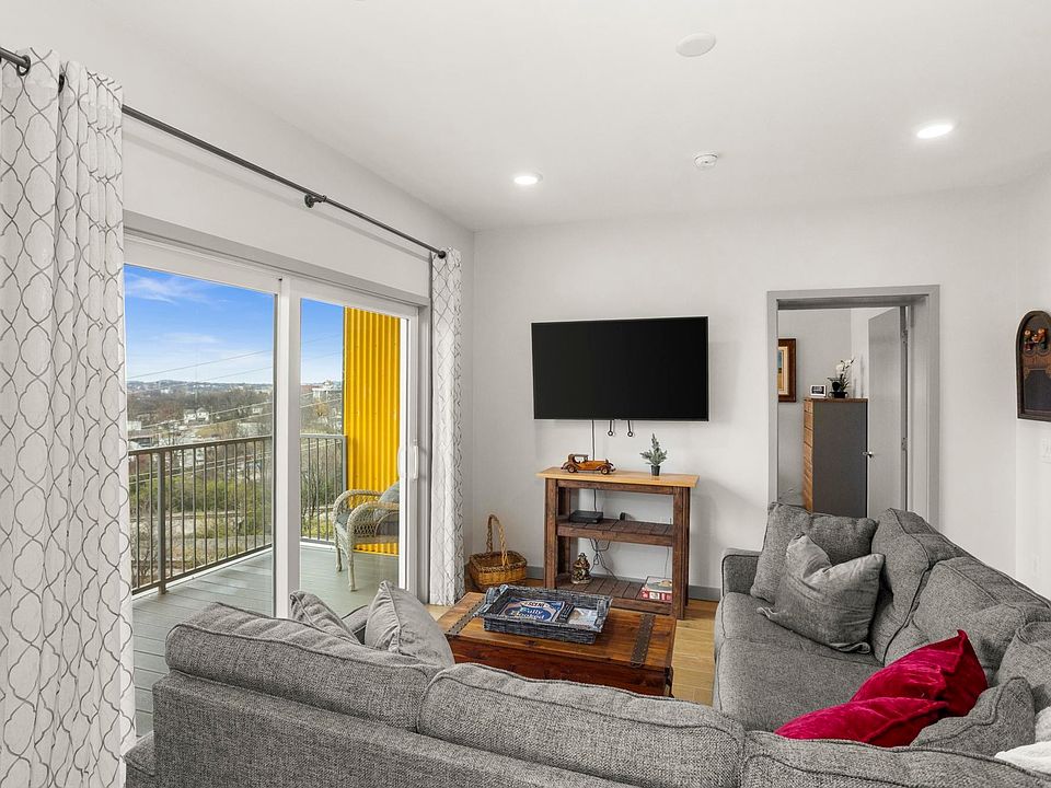 1st image of 400 Herron Dr APT 318
