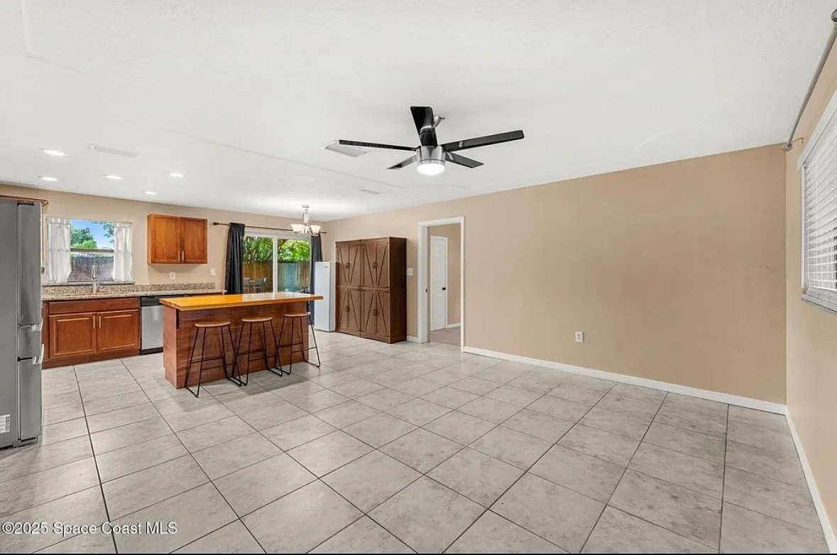 4 bed, 1216 sqft, $900 — Photo 4