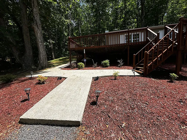 253 White Ln — Photo 2