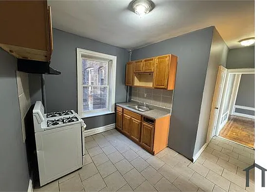 323 Park Ave #6 — Photo 1