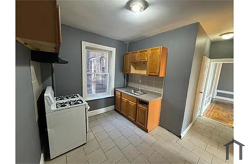 323 Park Ave Photo 1