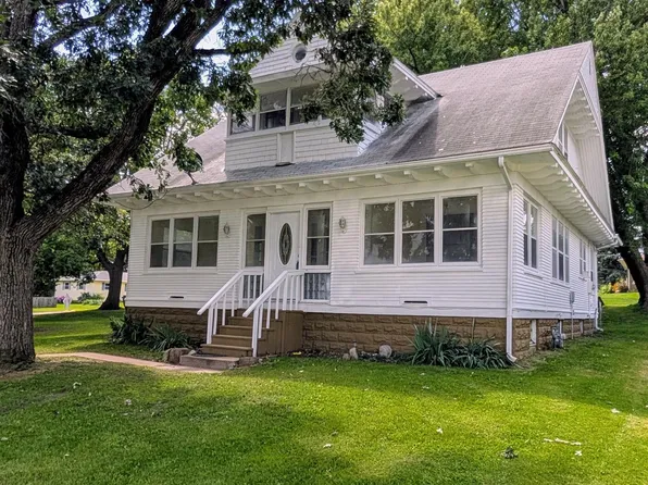 714 Main St, Emmons, MN 56029