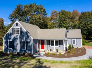 8 Library Ln, Old Lyme, CT 06371