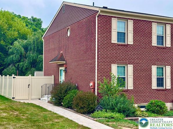 1443 Robert St