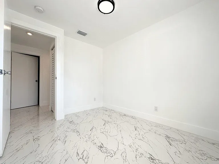 1049 Grandview Cir — Photo 30