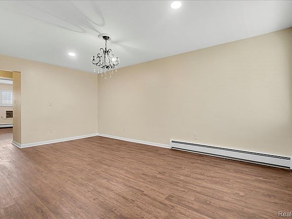 5th image of 22444 Kelly Rd APT 11