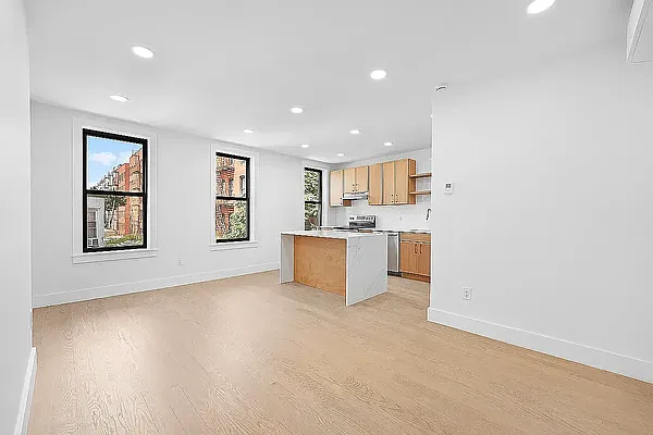 Rented by Pear NYC LLC | media 8