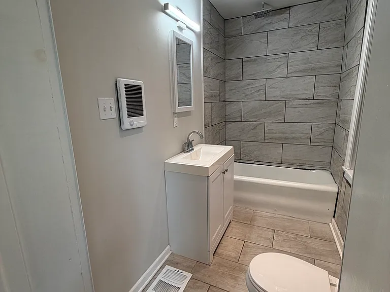 416 Franklin St — Photo 10