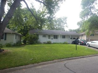 9 Southview Dr, Mankato, MN 56001