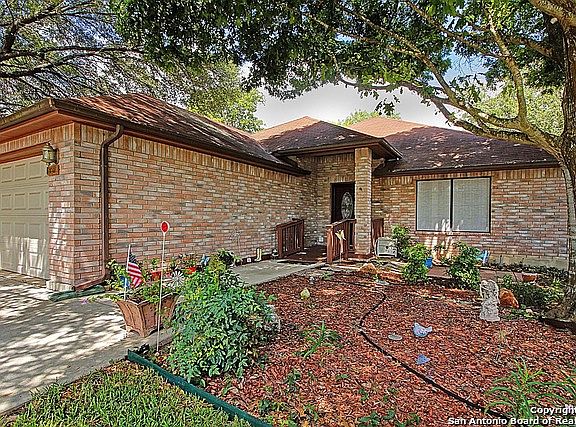 3rd image of 133 Plaza Dr