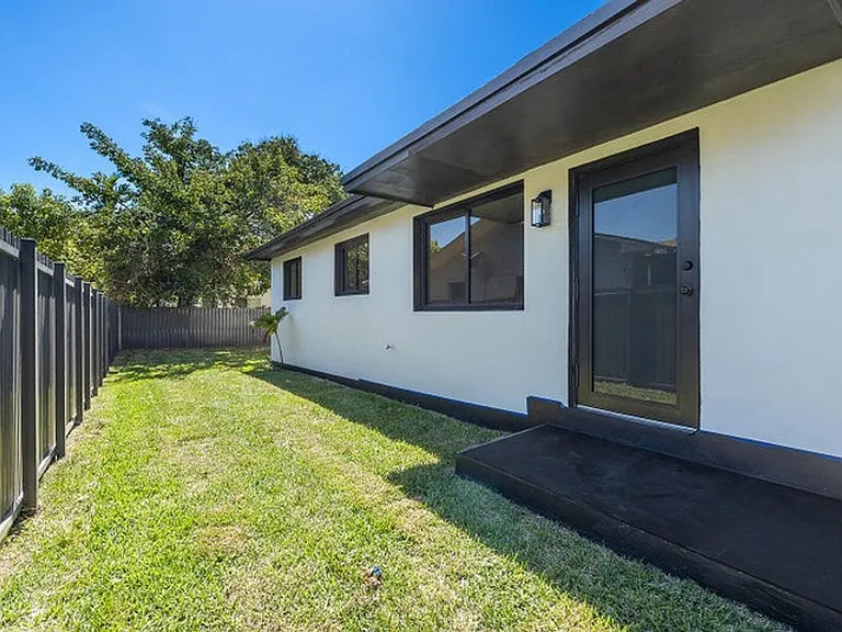 1522 NW 41st St — Photo 8