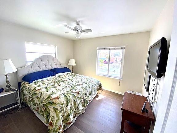 5th image of 4228 N Ocean Dr APT 37