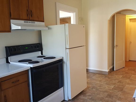 4th image of 1712 SE Main St