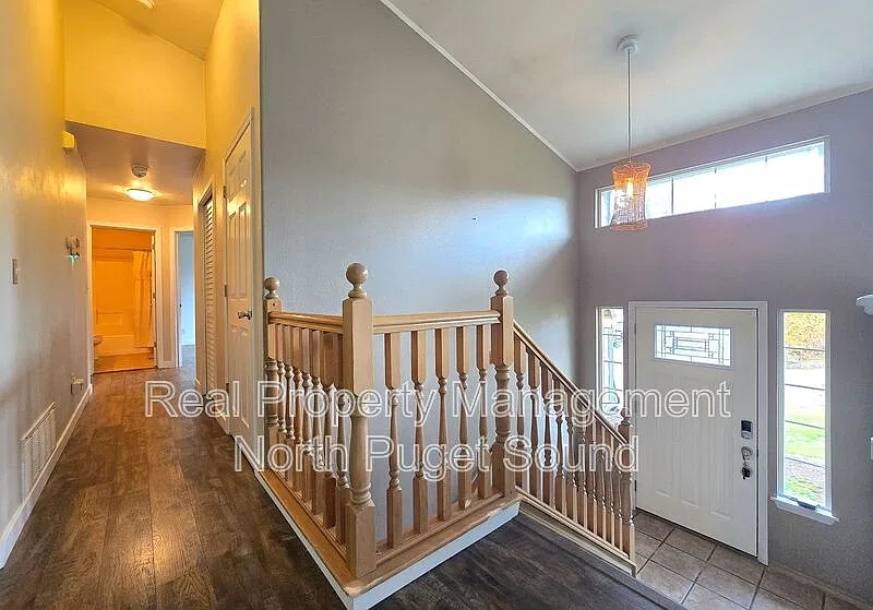 4 bed, 3.0 bath, 2082 sqft, $3,250 — Photo 3