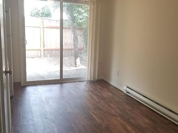 5th image of 834 SE 10th Ave APT 6