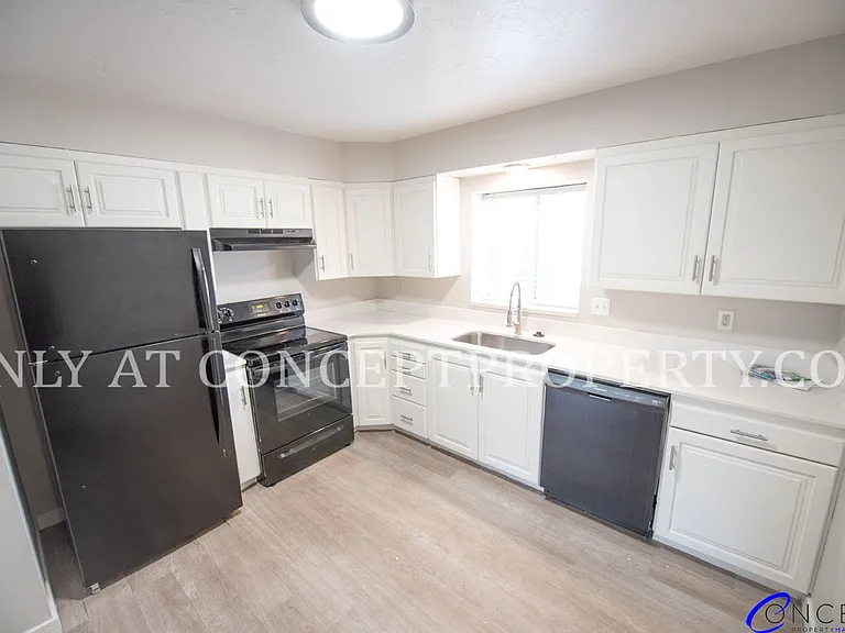 Grand on 800 North — Photo 46