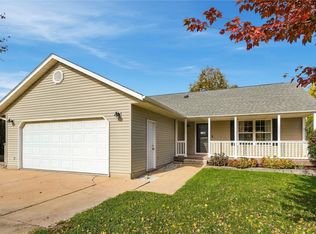 904 6th Ave, Coggon, IA 52218