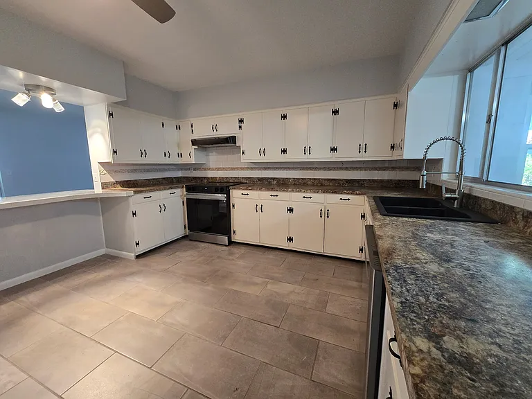 507 Lake Lulu Dr N — Photo 6