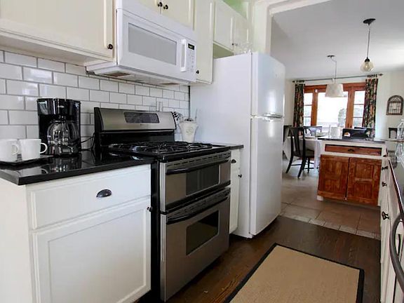 2nd image of 4521 Cambridge St