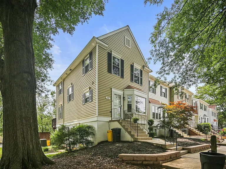 1531 Marlborough Ct — Photo 32