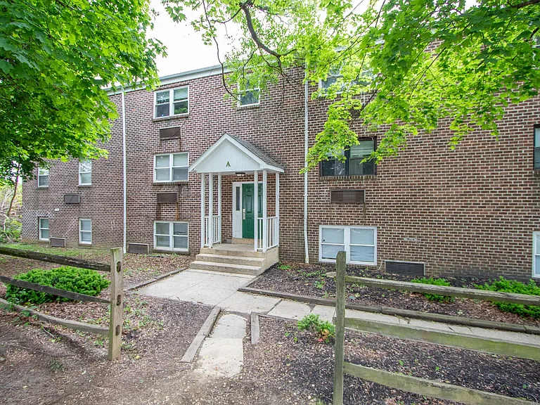 108 E Monroe Ave — Photo 15