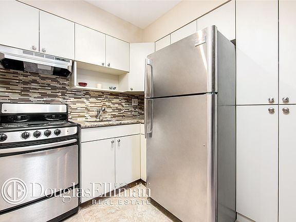3rd image of 3123 Crescent St APT 1A
