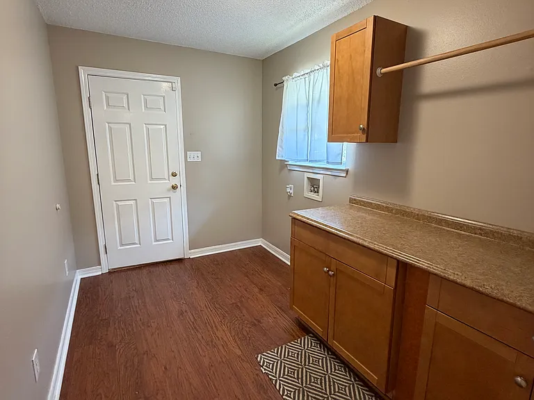 8540 Sterling Dr — Photo 12