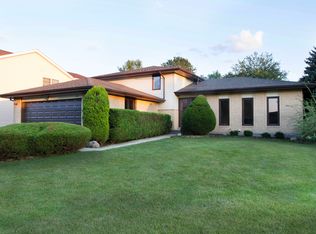 1701 Valley Forge Pl, Downers Grove, IL 60516