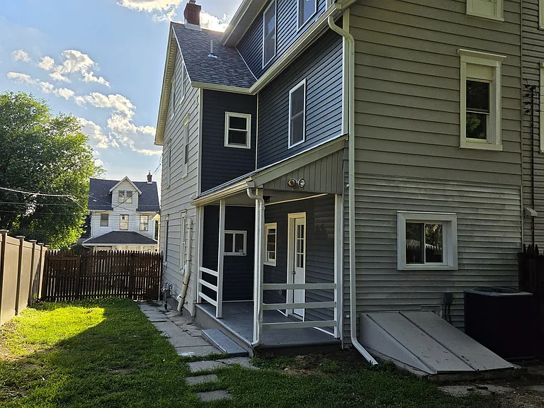 613 Sherman St — Photo 18