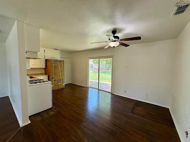 4114 Mustang St — Photo 6