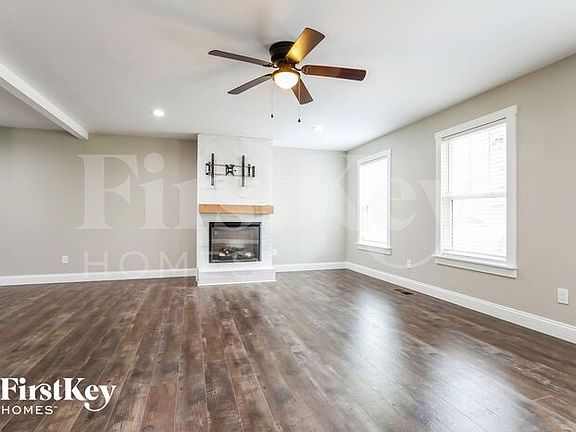 3rd image of 409 Brookwoods Ln
