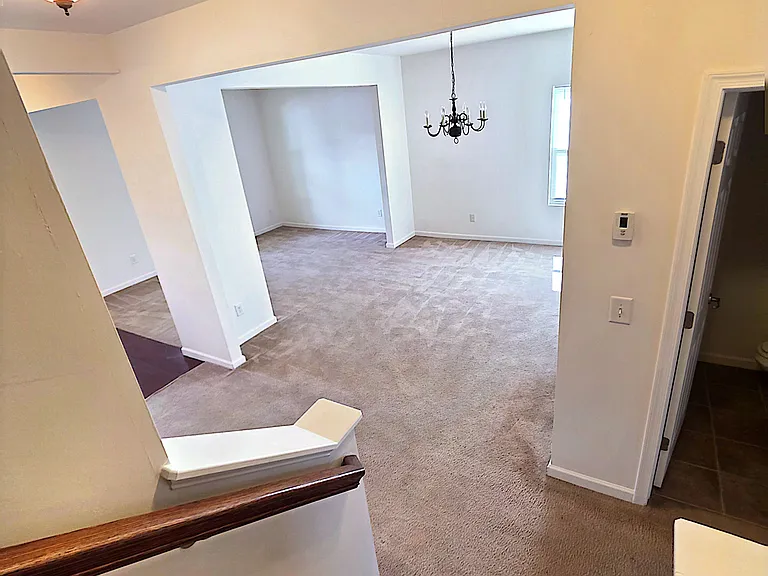 7612 Oakfield Way — Photo 2