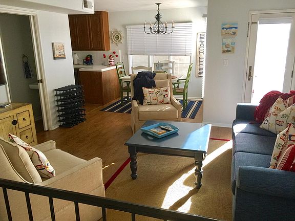 4th image of 613 Manhattan Ave