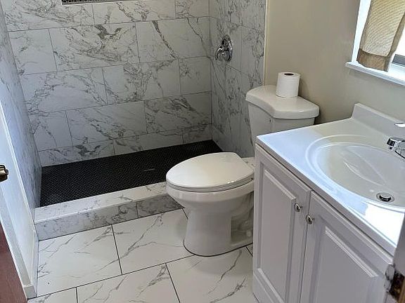 5th image of 979 Croton Rd