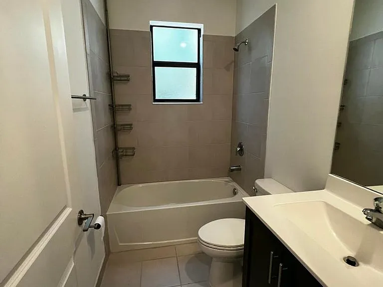 542 SW 19th Ter #Townhouse 542 — Photo 7