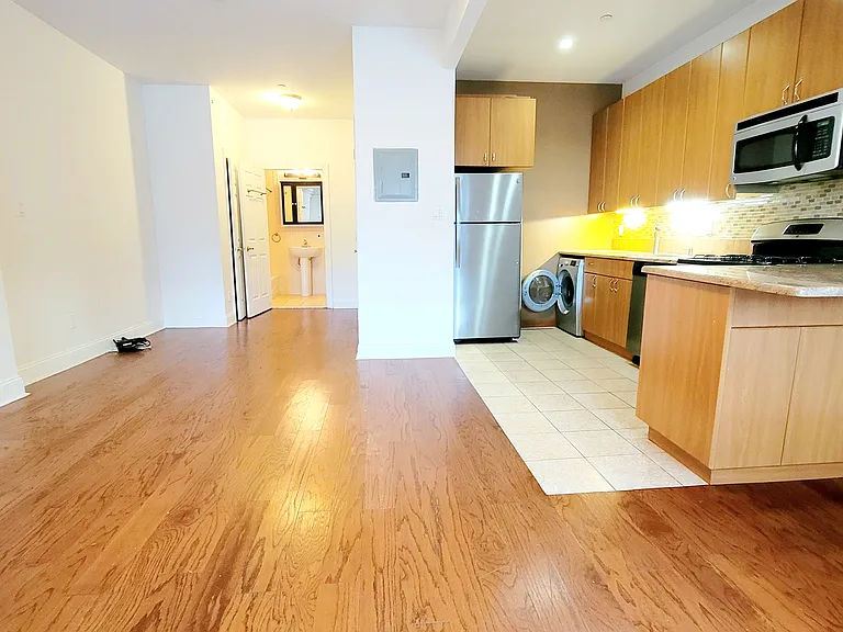 231 E 111th St #1A — Photo 4