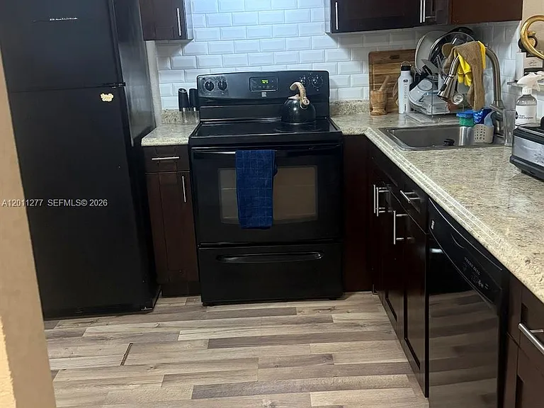 879 NE 195th St #425 — Photo 7