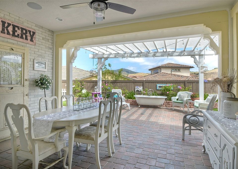 1st image of 7933 Auberge Cir