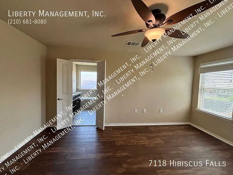 7118 Hibiscus Fls — Photo 19