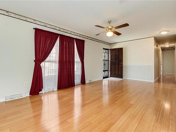 5th image of 18011 Redwood Dr