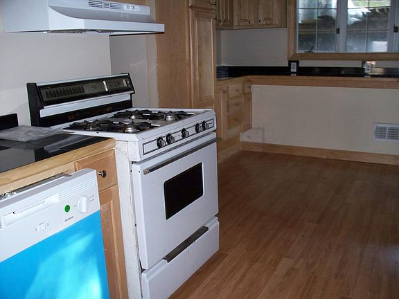 Spacious eat-in kitchen!