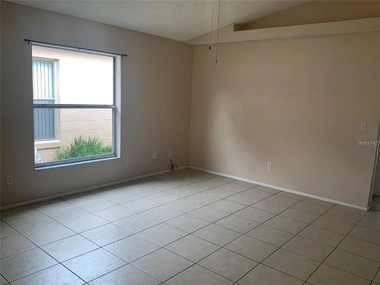 1705 Chatham Cir — Photo 5