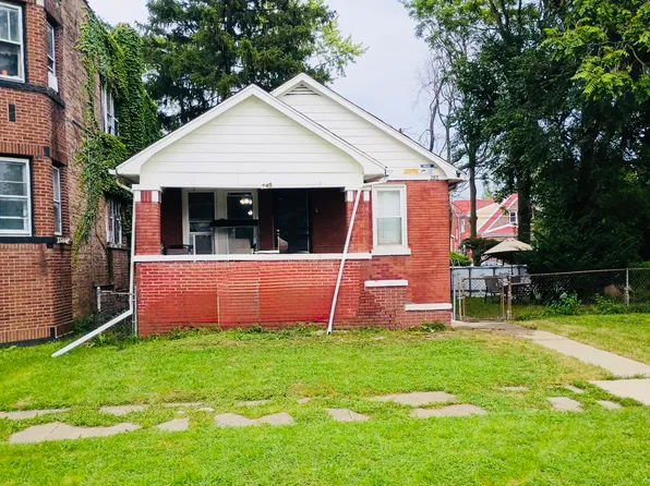 285 E 148th Pl, Harvey, IL 60426