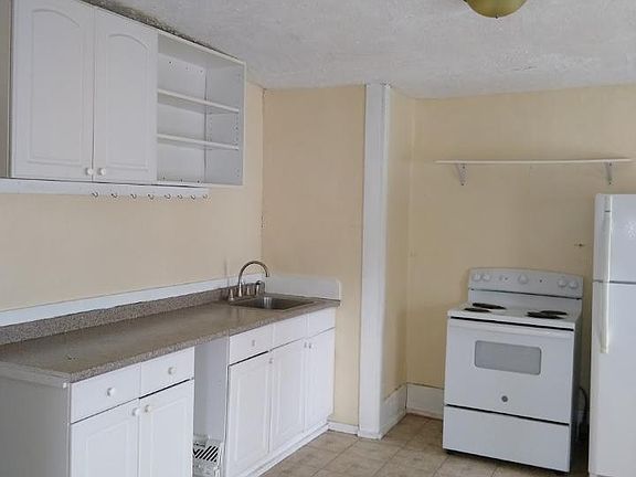 3rd image of 192 Main St #C