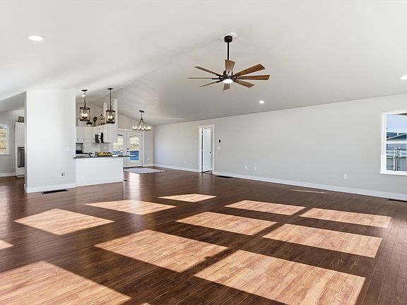 5th image of 33602 Meadow Rd