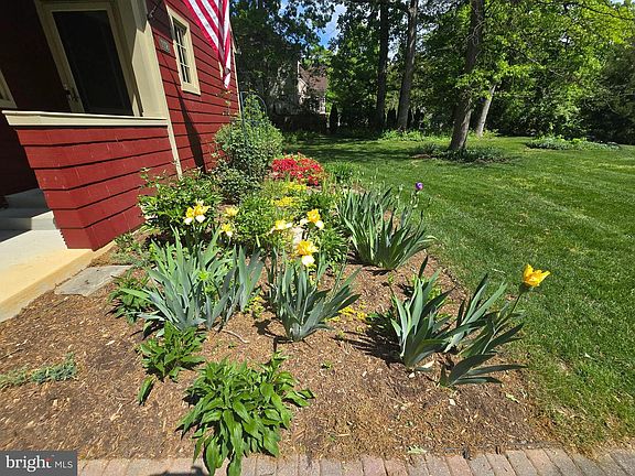 4th image of 7108 Larrlyn Dr