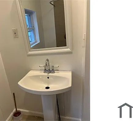3 bed, 1176 sqft, $1,600 — Photo 2